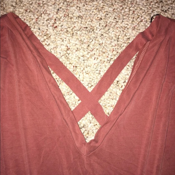 Cute criss cross front top NWOT - Picture 3 of 3